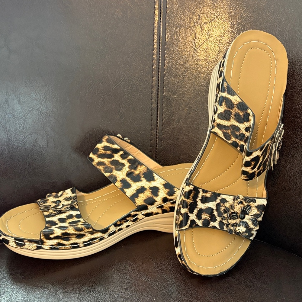 NEW Leopard cheetah  Print Women's Sandals  shoes light weight comfort size 7.5